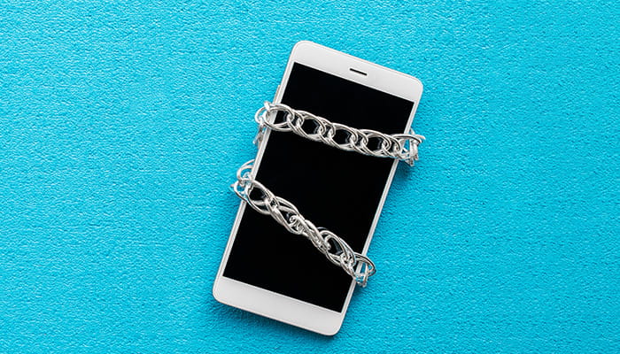 Chain on a Mobile Phone 